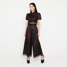 Load image into Gallery viewer, Li Ting Lace Crop Top