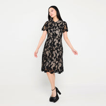 Load image into Gallery viewer, 美慧 Měi Huì Lace Dress