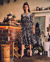 Load image into Gallery viewer, Printed Lace Collar Blouse