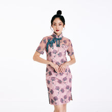 Load image into Gallery viewer, Fen Fen Embroidered Qipao