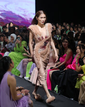 Load image into Gallery viewer, LOOK 1