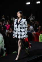 Load image into Gallery viewer, LOOK 19