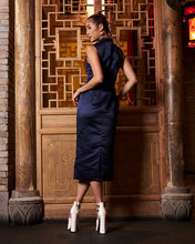 Load image into Gallery viewer, Rú Huā Floral Satin Midi Dress