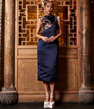 Load image into Gallery viewer, Rú Huā Floral Satin Midi Dress