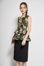 Load image into Gallery viewer, Printed Scallop Top