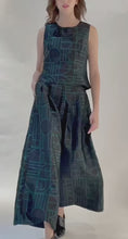 Load and play video in Gallery viewer, Geometric sleeveless top