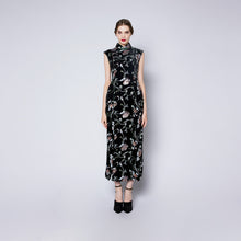 Load image into Gallery viewer, Meng Yao Velvet Maxi Qipao
