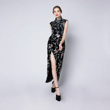 Load image into Gallery viewer, Meng Yao Velvet Maxi Qipao
