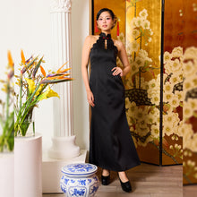 Load image into Gallery viewer, Li Hua Scallop Qipao
