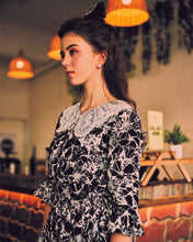 Load image into Gallery viewer, Printed Lace Collar Blouse
