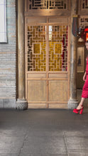 Load and play video in Gallery viewer, Rú Huā Floral Satin Midi Dress
