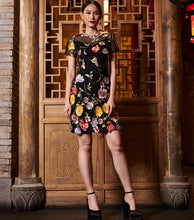 Load image into Gallery viewer, Měihuā Floral Applique Dress
