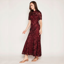 Load image into Gallery viewer, Zayan Embroided Midi Qipao
