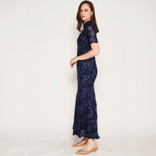 Load image into Gallery viewer, Zayan Embroidered Midi Qipao
